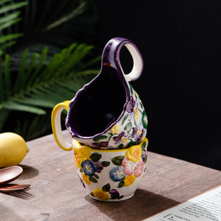 HongDian แก้วมัคเซรามิก ceramic porcelain mug cup พร้อมจานรอง ลายปั้นนูนวาดมือ underglaze ดีไซน์หรูหรา มีหูจับ กันลื่น กันร้อน ปลอดภัยต่ออาหาร ทนความร้อน สีไม่ซีดจาง ใช้กับ microwave oven ได้ ล้างใน dishwasher ได้ ทำความสะอาดง่าย ใช้เป็นแก้วกาแฟ แก้วน้ำ