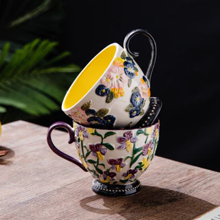 HongDian แก้วมัคเซรามิก ceramic porcelain mug cup พร้อมจานรอง ลายปั้นนูนวาดมือ underglaze ดีไซน์หรูหรา มีหูจับ กันลื่น กันร้อน ปลอดภัยต่ออาหาร ทนความร้อน สีไม่ซีดจาง ใช้กับ microwave oven ได้ ล้างใน dishwasher ได้ ทำความสะอาดง่าย ใช้เป็นแก้วกาแฟ แก้วน้ำ