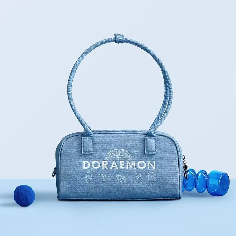 MINISO Doraemon Doraemon Series กระเป๋าโบว์ลิ่ง กระเป๋าสะพายแบบพกพา