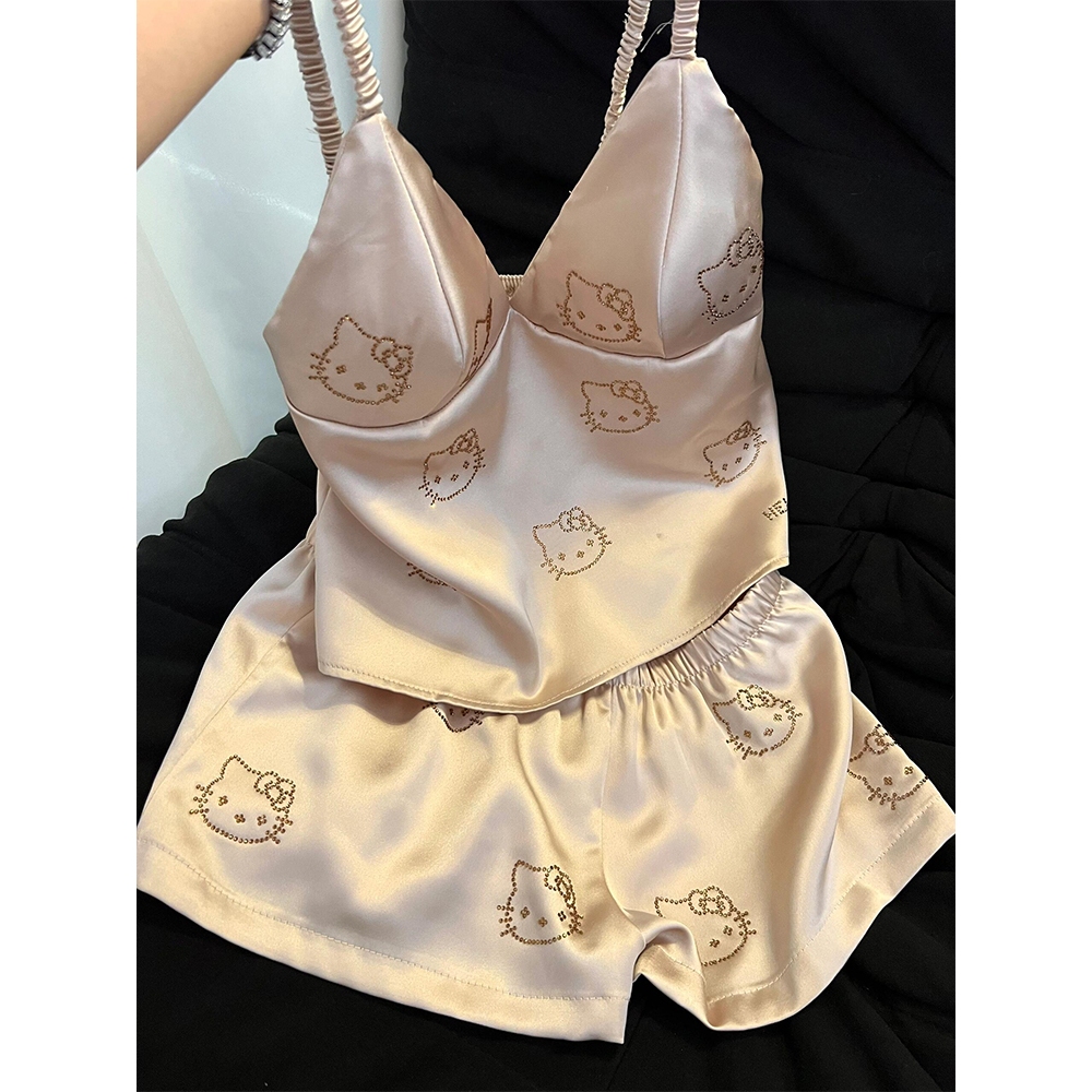 [TPNY]ชุดนอนผ้าไหมน้ำแข็งพิมพ์ลาย Hello Kitty ประดับเพชรสุดฮอต 2 ชิ้น - รูปที่ 3