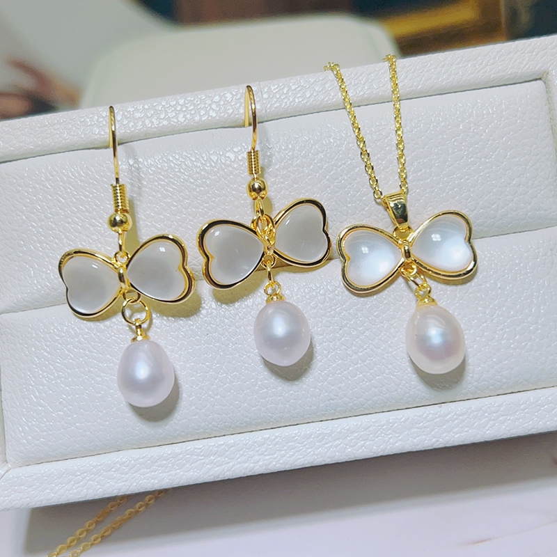 ชุดต่างหูและสร้อยคอมุกผีเสื้อยอดrop มุกแท้ธรรมชาติ