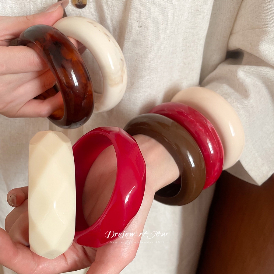 สร้อยข้อมือมินิมอลทรงกลม อัพเดตเทรนด์และทำมือ