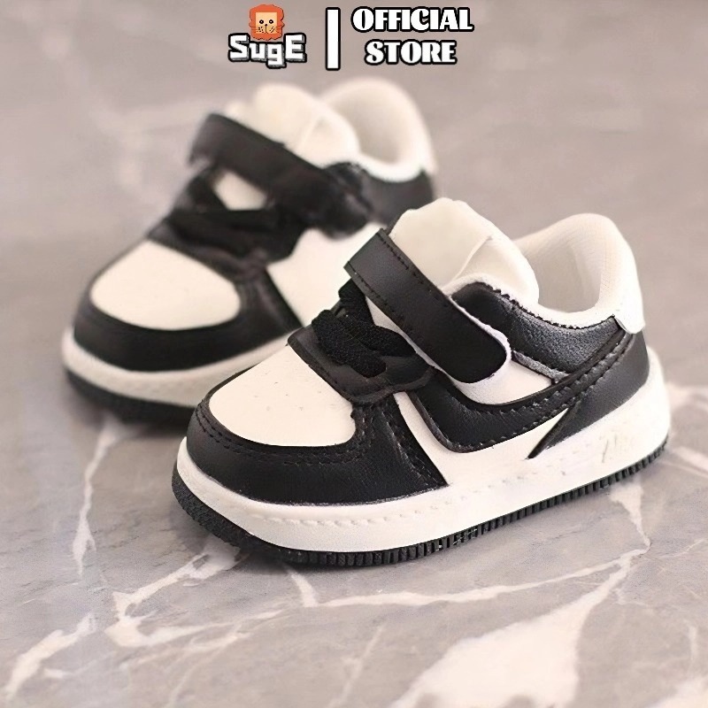 SUGE อายุ 0-3 ปี  รองเท้าเด็กโต พื้นนิ่ม หัดเดิน กันลื่น สีขาว สําหรับเด็กผู้ชาย และเด็กผู้หญิง