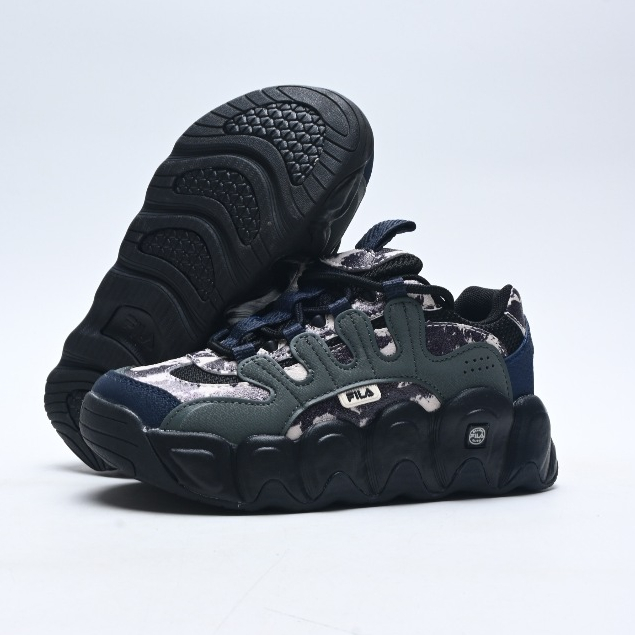 FILA รองเท้าผู้หญิง Croissant Bread Shoes รองเท้าผ้าใบสีดํา