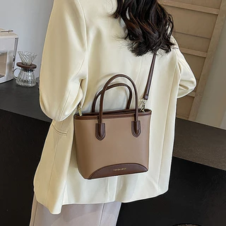 Miss_J พร้อมส่งจากกทม🎀กระเป๋าถือไฮเอนด์สไตล์ Niche Forest กระเป๋าสะพายไหล่สีตัดกัน กระเป๋าสะพายข้างเรียบง่ายและอเนกประสงค์