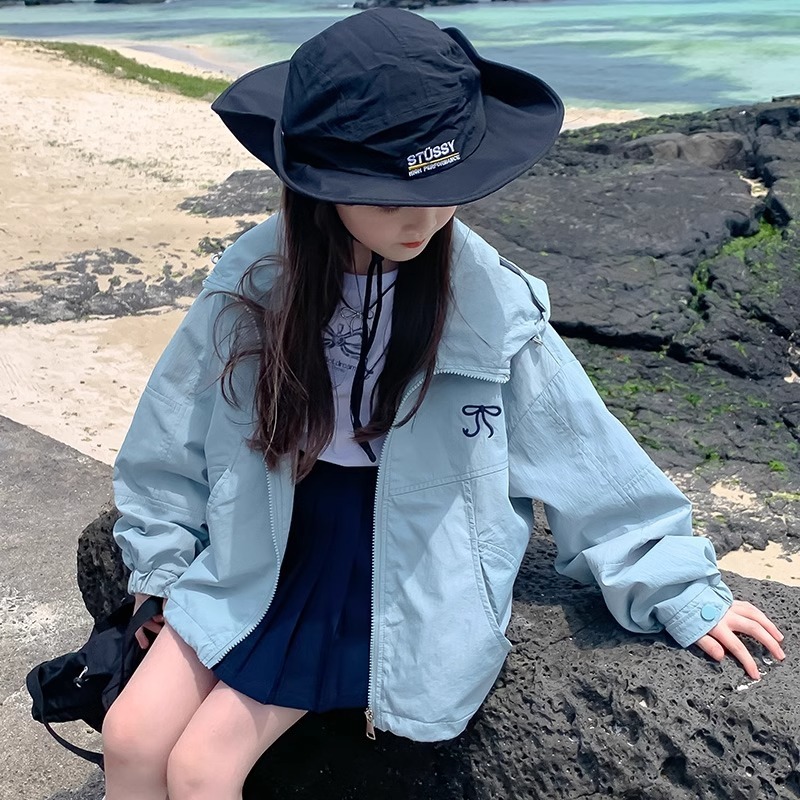 เสื้อกีฬาสำหรับเด็ก ฤดูใบไม้ผลิและฤดูใบไม้ร่วง ลายพิมพ์โบว์ เสื้อกันหนาวพร้อมหมวก เสื้อลายสำหรับวัยรุ่นและแจ็คเก็ตกันลม