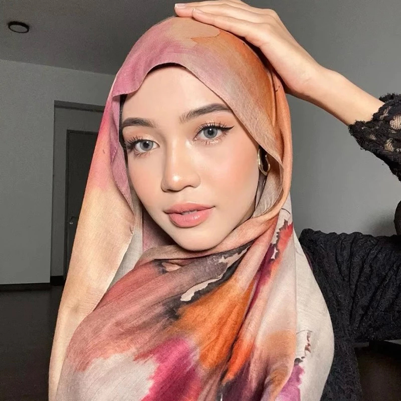 LAVEN สีน้ําดอกไม้ผ้าฝ้าย Voile น้ําหนักนุ่มยาว Headscarf พิมพ์สองด้านมุสลิม Hijabs ผ้าคลุมไหล่