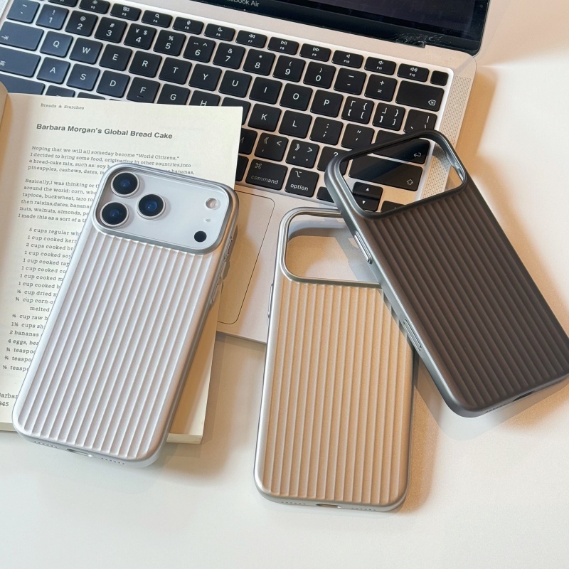 สีเมทัลลิคเคสลูกฟูกเข้ากันได้สําหรับ iPhone 17 Air 16 15 14 Pro Max ปลอกผิว Matte Hard PC ฝาครอบแม่เหล็ก