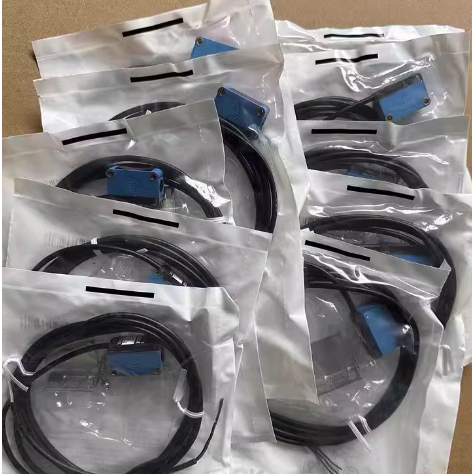 Sick โฟโตอิเล็กทริคเซนเซอร์ GTB6-N1212 คริสตัลโฟโตอิเล็กทริคเลเซอร์ประเภท GTE6-N1211-N12 GTE6-P1211-