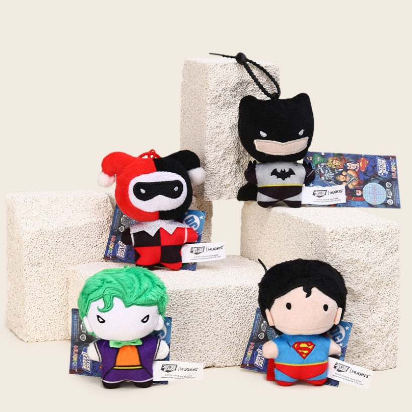 【DC อย่างเป็นทางการ】ยุติธรรมลีก Plush Keychain ชุด, ซูเปอร์แมน Batman Joker Keyring คอลเลกชั่น, ซูเปอร์ฮีโร่ Backpack เสน่ห์, อุปกรณ์เสริมกระเป๋าแฟชั่น, ของขวัญที่ทันสมัยสำหรับเด็กชายและสาวเกิด - อ่อนตัวละครการ์ตูนพวงกุญแจ