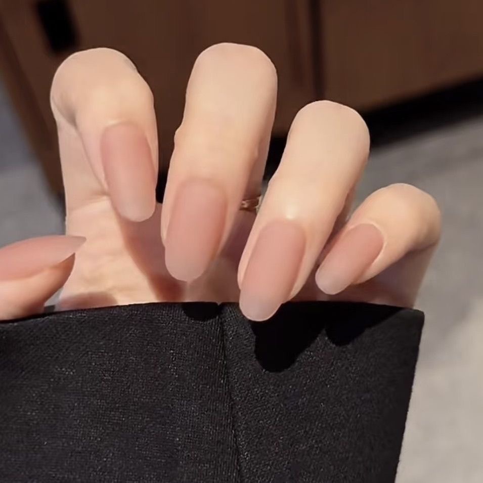 Matte Nude เล็บปลอมสั้นรูปอัลมอนด์ Shor เล็บปลอมรูปไข่พร้อมกาว XS SM
