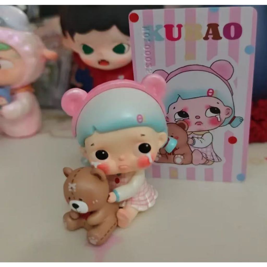 KuBao หมีนั่งเด็กใหญ่เครื่องประดับทํามืออินเทรนด์เล่นของขวัญน่ารักของสะสมสร้างสรรค์