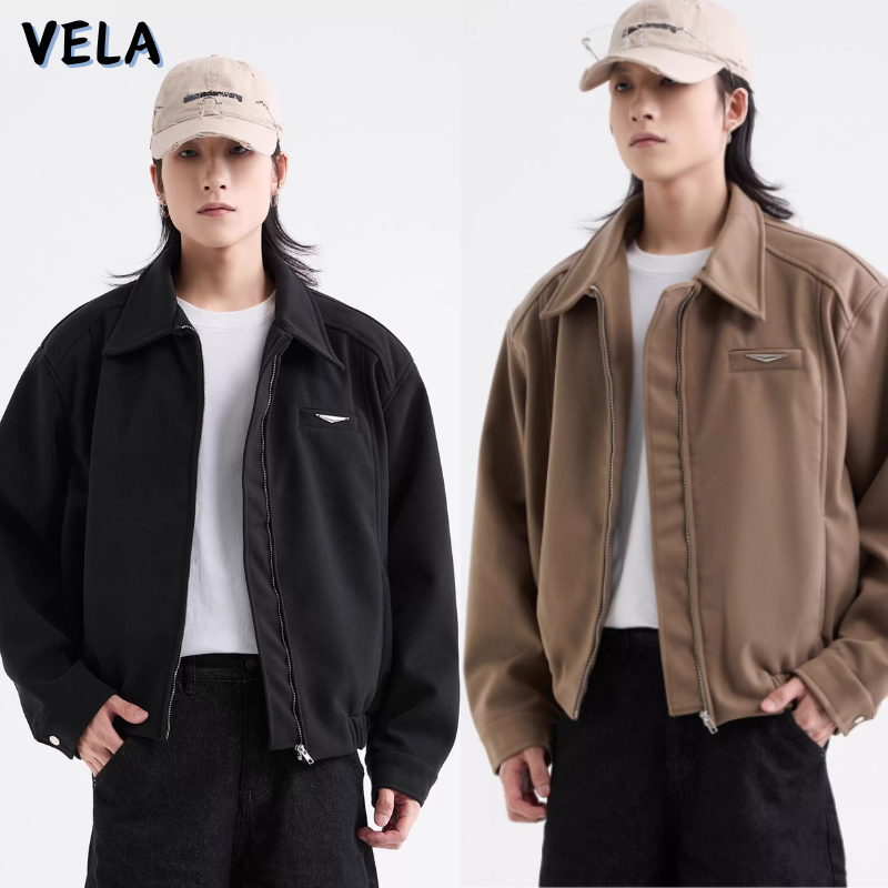 VELA-แจ็คเก็ตผู้ชาย สไตล์เกาหลี ดีไซน์เรียบง่ายสำหรับทุกกิจกรรม ลายทแยงและซิปคู่ คอปก มีสีน้ำตาลและสีดำ