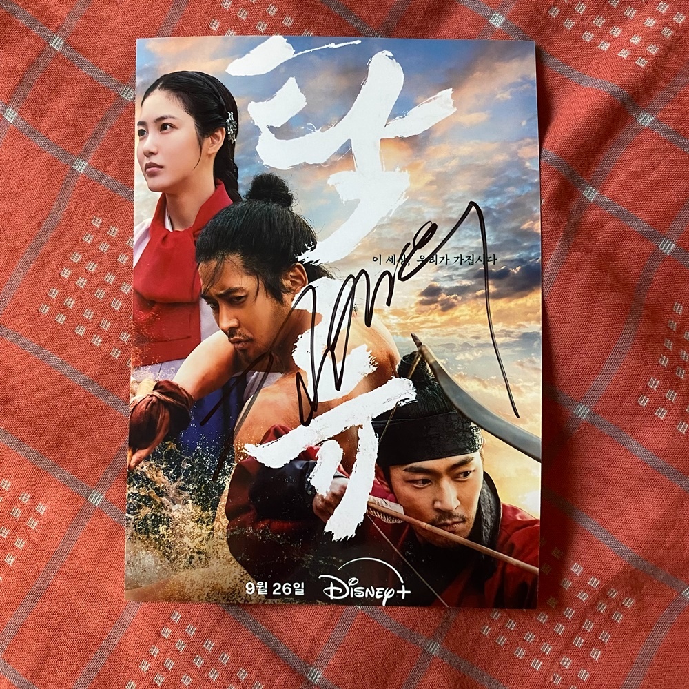 มือลงนามภาพถ่าย ROWOON 7 นิ้ว The Moment vs. the Shot SIGNED COLLECTION