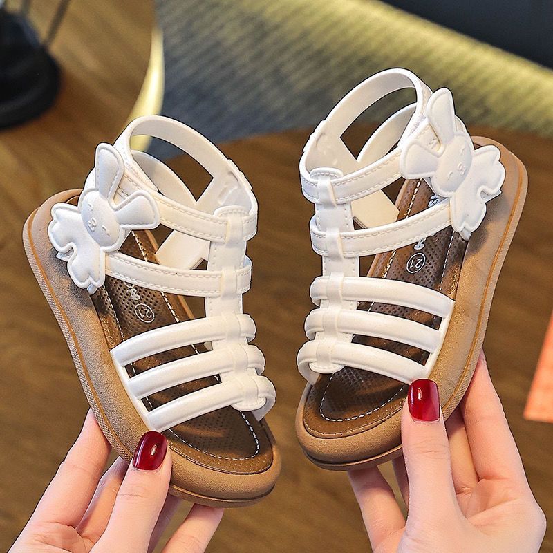 2025 รองเท้าแตะเด็กผู้หญิงสไตล์ใหม่เหมาะสําหรับรองเท้าฤดูร้อนที่เรียบง่ายและสบาย ๆ สําหรับเด็กสวมใส่ทุกฤดูกาลเหมาะสําหรับรองเท้าวันหยุดเวอร