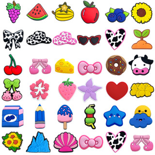 รองเท้าแตะพีวีซีสีชมพูน่ารักสำหรับผู้หญิง มาพร้อมหมุดตกแต่ง …