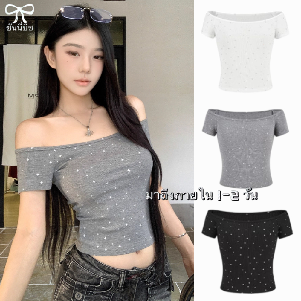 ❤️พร้อมส่ง🤍เสื้อสายพานแขนสั้น เสื้อยืดปาดไหล่ ติดเพชร ลายจุด Sexy แต่งง่าย ได้ทุกลุค อเมริกันย้อนยุค