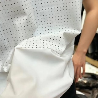 เสื้อออกกำลังกายแขนสั้นผู้ชาย มีตาข่าย ระบายเหงื่อดี เหมาะสำหรับการฝึกซ้อมและฟิตเนส
