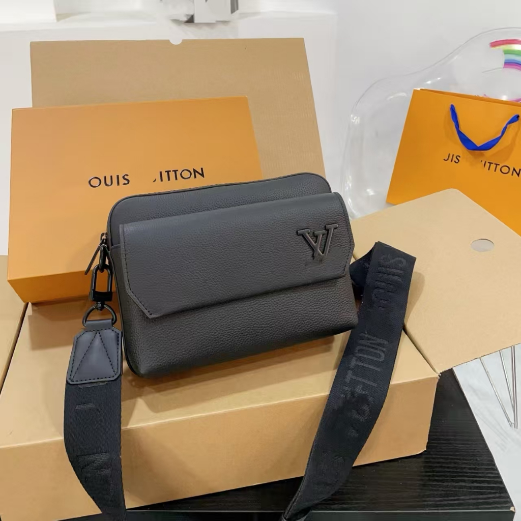 MESSENGER Bag กระเป๋าผู้ชายกระเป๋าหนังแท้กระเป๋าสะพายกระเป๋า MESSENGER All-Match Commuter Bag