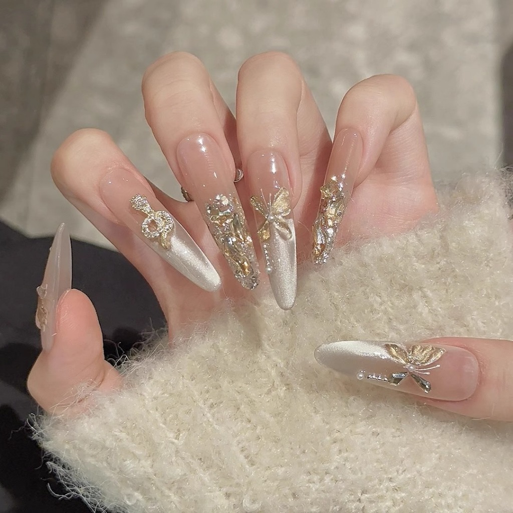 C029 เล็บปลอมสําเร็จรูป ทำด้วยมือ 10 ชิ้น/กล่อง ดูแพง มีเอกลักษณ์ ดีไซน์สวย ประณีต สวมง่าย ใช้ซ้ำได้