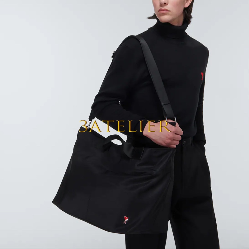 Ami-de-Coeur Large Tote Bag กระเป๋าเดินทาง สีดํา