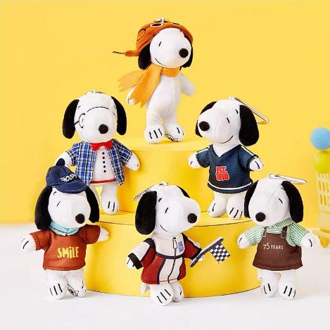 Miniso Snoopy Blind Box PEANUTS พวงกุญแจตุ๊กตา ตุ๊กตาลูกสุนัข ตุ๊กตาของเล่น ตัวการ์ตูน ของขวัญสําหรับเพื่อน