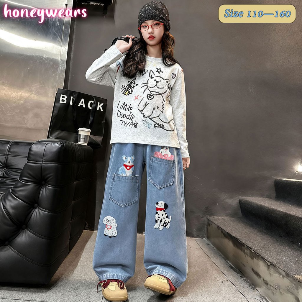 honeywears⚡พร้อมส่ง⚡ชุดแฟชั่นเด็ก ชุดน่ารักเด็กผู้หญิง เสื้อยืดแขนยาว+กางเกงยีนส์ทรงตรง ลายปักการ์ตูน ฤดูใบไม้ร่วงรุ่นใหม่ ไซส์ 110-160