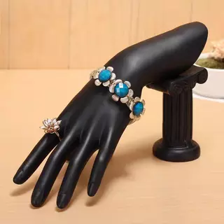 Creative Resin Hand Mannequin – ขาตั้งแสดงเครื่องประดับและที่วางจัดเก็บสําหรับแหวน, สร้อยข้อมือ, นาฬิกา, กําไลข้อมือ, เหมาะสําหรับร้านเครื่องประดับ, ร้าน Windows, ร้านเสริมสวย & Home Organization