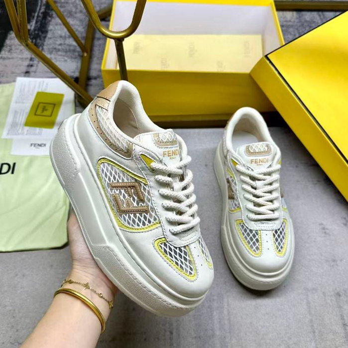 รองเท้าลำลองหนังสีขาว FF ออกแบบด้านข้าง สำหรับใส่เดินทางหรือกีฬา ไซส์ 35-41