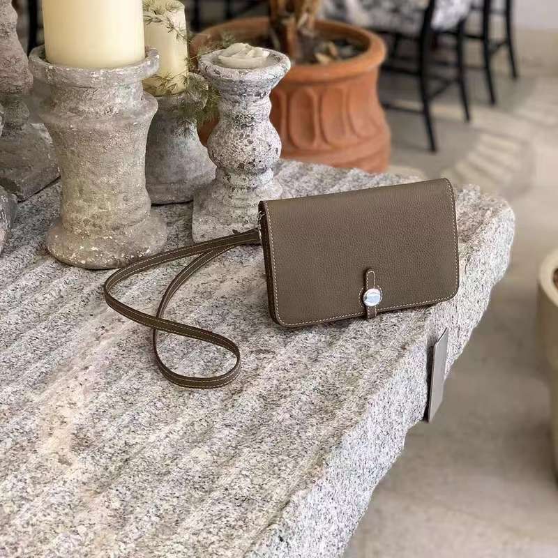 กระเป๋าคลัทซ์ multifunction สำหรับบัตรและโทรศัพท์ มีสายสะพายข้าง ใช้งานได้หลากหลาย