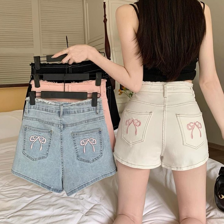 Laterme S-6XL 4 สี กางเกงยีนส์ขาสั้นสำหรับผู้หญิง ดีไซน์ปักลายโบว์ สไตล์หวานๆ และเข้ารูป