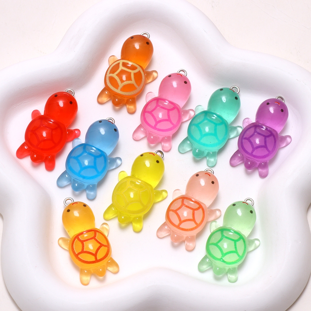 ชุด charm ลูminaสีเต่า 4pcs เครื่องประดับเรซิ่นสำหรับทำจี้เอง เพลงให้นักเรียน
