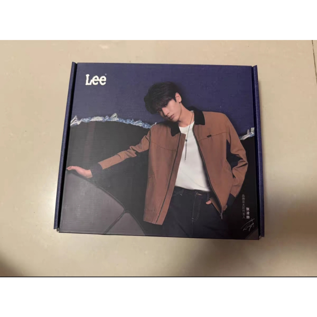 Zhang Linghe กล่องของขวัญ x Lee