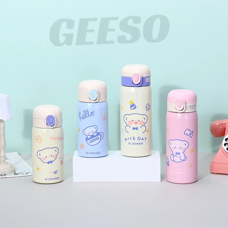 GEESO กระติกน้ำเด็ก แก้วเก็บความร้อนและเย็นพร้อมหลอด แก้วน้ำขนาด 350/450 มล. สำหรับเด็กและนักเรียน กระติกน้ำลายการ์ตูน Cute Bear Thermos Bottle Thermal Flask Vacuum Flask 小熊保温杯 thumbnail 3