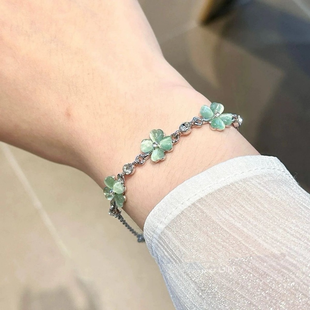 สร้อยข้อมือสี่ใบคล้อฟ เพชรตาแมวน้ำหนึ่ง กับสร้อยคอน้ำหนึ่ง สำหรับของขวัญเพื่อนสนิท