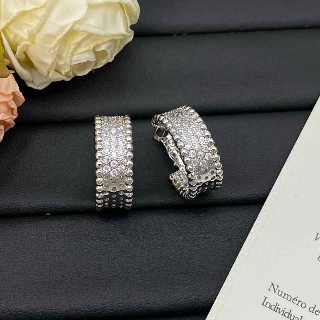 Van Cleef & Arpels ต่างหูผู้หญิง สไตล์เรียบหรู  сочета้ทองคำและโรสโกลด์