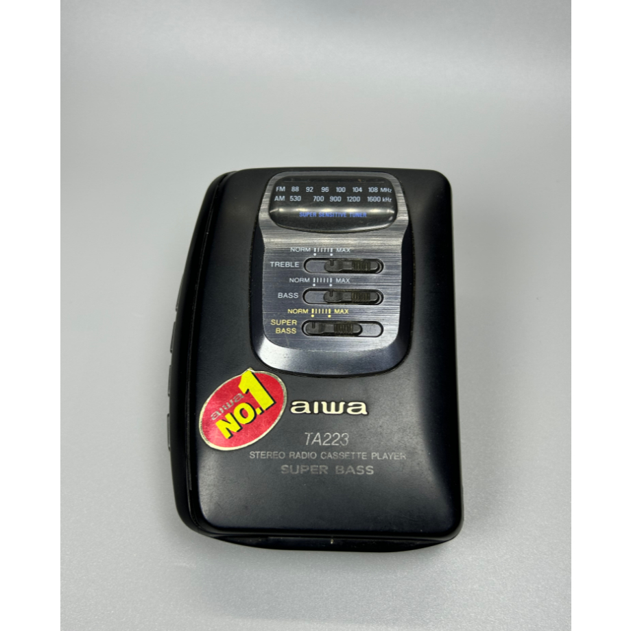 เครื่องเล่นเทปคาสเซ็ต AIWA HS-TA223 พร้อมวิทยุ FM/AM, ซูเปอร์เบส, ควบคุมโทน