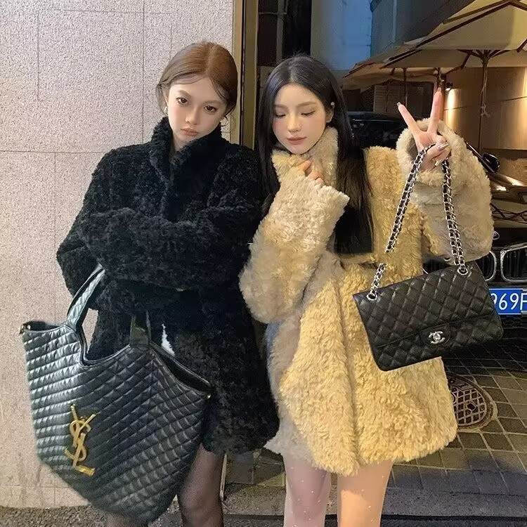 เสื้อโค้ทผู้หญิงฤดูหนาว ดีไซน์ปกหลวม สวมใส่ง่าย ทำจากเนื้อผ้านุ่มพิเศษแบบแคชเมียร์