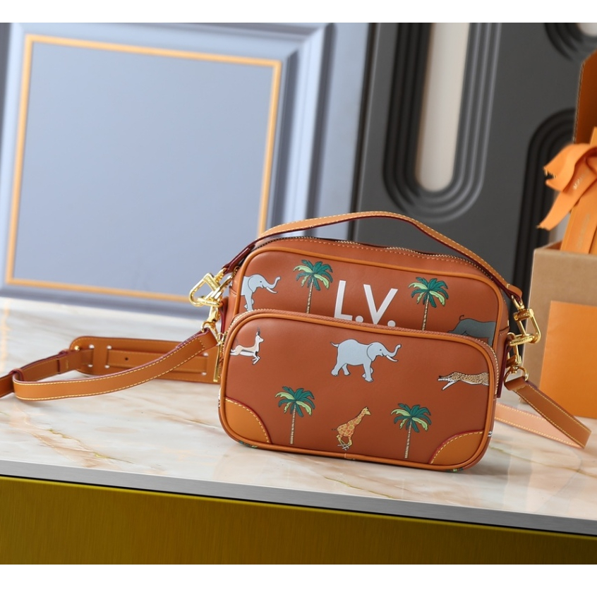 กระเป๋าบุรุษไปรษณีย์ใหม่ M13987 Dimensions :25.0 x 17.5 x 11.0 cm