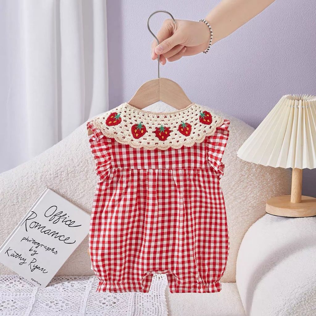 ทารกแรกเกิดเด็กสาว ชุด สตรอเบอร์รี่สีแดงตาหมากรุก ชุดจั๊มสูท เหมาะสําหรับการถ่ายภาพกลางแจ้ง 0-24 เดือน - รูปที่ 4