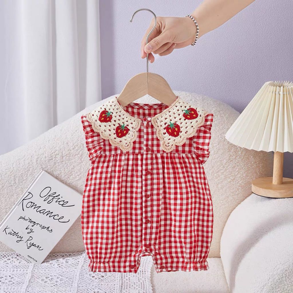 ทารกแรกเกิดเด็กสาว ชุด สตรอเบอร์รี่สีแดงตาหมากรุก ชุดจั๊มสูท เหมาะสําหรับการถ่ายภาพกลางแจ้ง 0-24 เดือน - รูปที่ 3