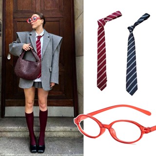 เน็คไทลายทางเบอร์กันดี สไตล์คลาสสิกสำหรับการแต่งกายที่โดดเด่…