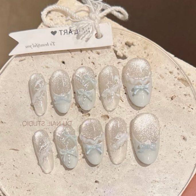 Silver Fine Fragmented Cats Eye สวมใส่เล็บเด็กสีฟ้าภาษาฝรั่งเศสคํา Hand-Painted กระโปรงเจ้าหญิงหวานเล็บ Patch ins รูปไข่เล็บ