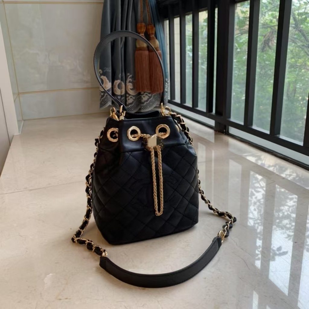 VIP Gift !Cha Classic Bucket Bag Sling Bag 2025 Classic Logo Phone Chain Bag (ขนาด:20*17*12 ซม.)