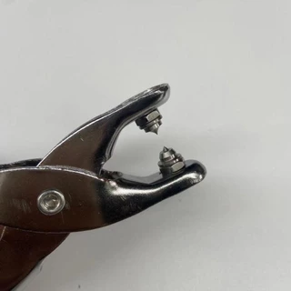 คีมไม้แบดมินตัน Grommets จากเหล็กโลหะมืออาชีพ ใช้งานง่ายสำหรับการเปลี่ยนแหวนยางและการบำรุงรักษาราquet