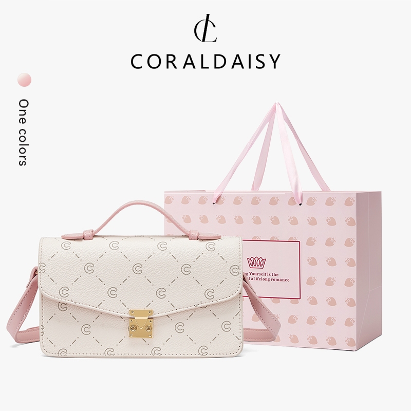 CORALDAISY กระเป๋าผู้หญิงน่ารัก ปี 2025 หัวเข็มขัดโลหะ กระเป๋าสะพายข้าง กระเป๋าส