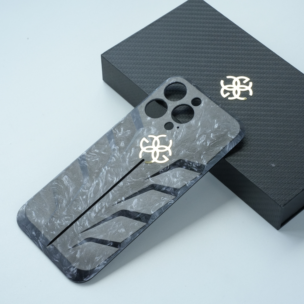 Luxury Golden Magnetic Shield Carbon Case สําหรับ iPhone