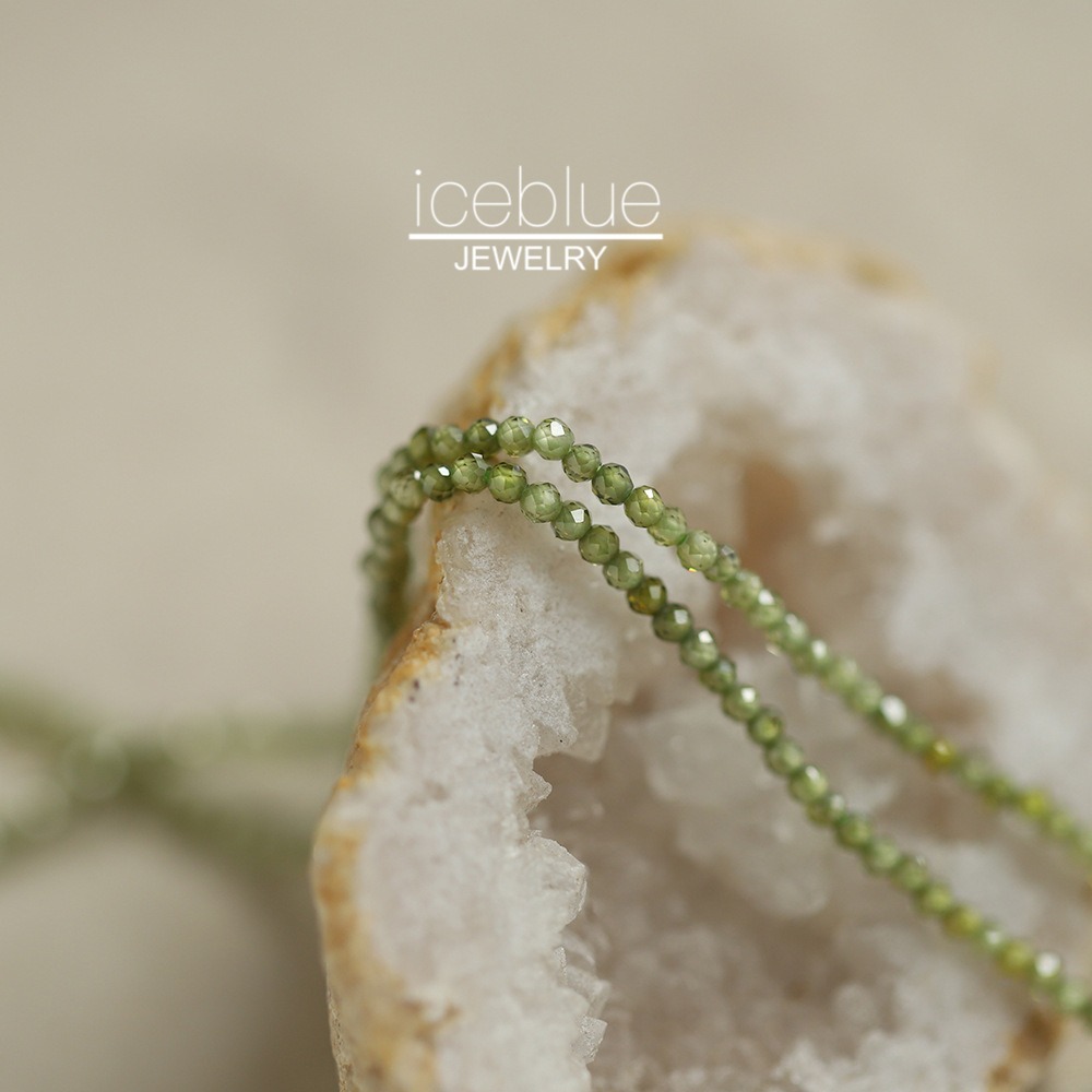 【iceblue】สร้อยคอหินสังเคราะห์ลูกปัดสีเขียวมะกอกทำมือ เรียบง่ายตัดกันสีทองและเงิน ชุบ 18K Gold ไร้สนิม ไทเทเนียมสตีล สำหรับผู้หญิง N180 - รูปที่ 7