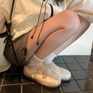 🔥จัดส่งจากกรุงเทพฯ - 【รองเท้าลำลองผู้หญิง หัวเข็มขัดแบบตีนตุ๊กแก รองเท้าผ้าใบส้นแบนเก๋ๆทนทาน】