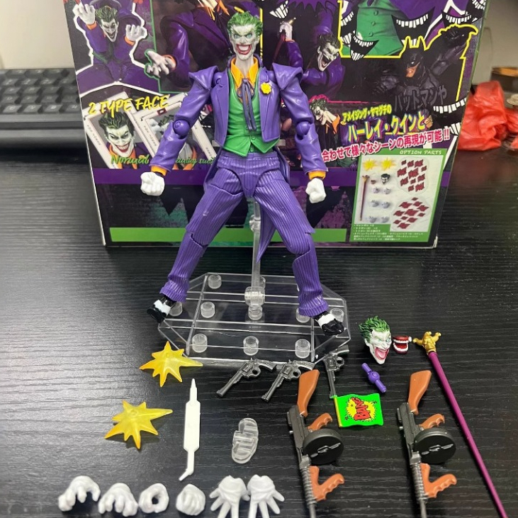 ของเล่นแอ็คชั่นฟิกเกอร์ Joker Amazing Yamaguchi Revoltech